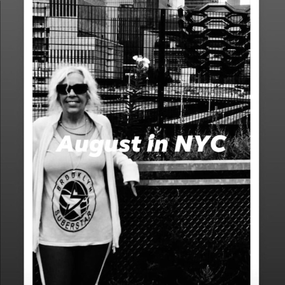 🌹 Meet your Posher, Lisa Marie - Picture 10 of 16